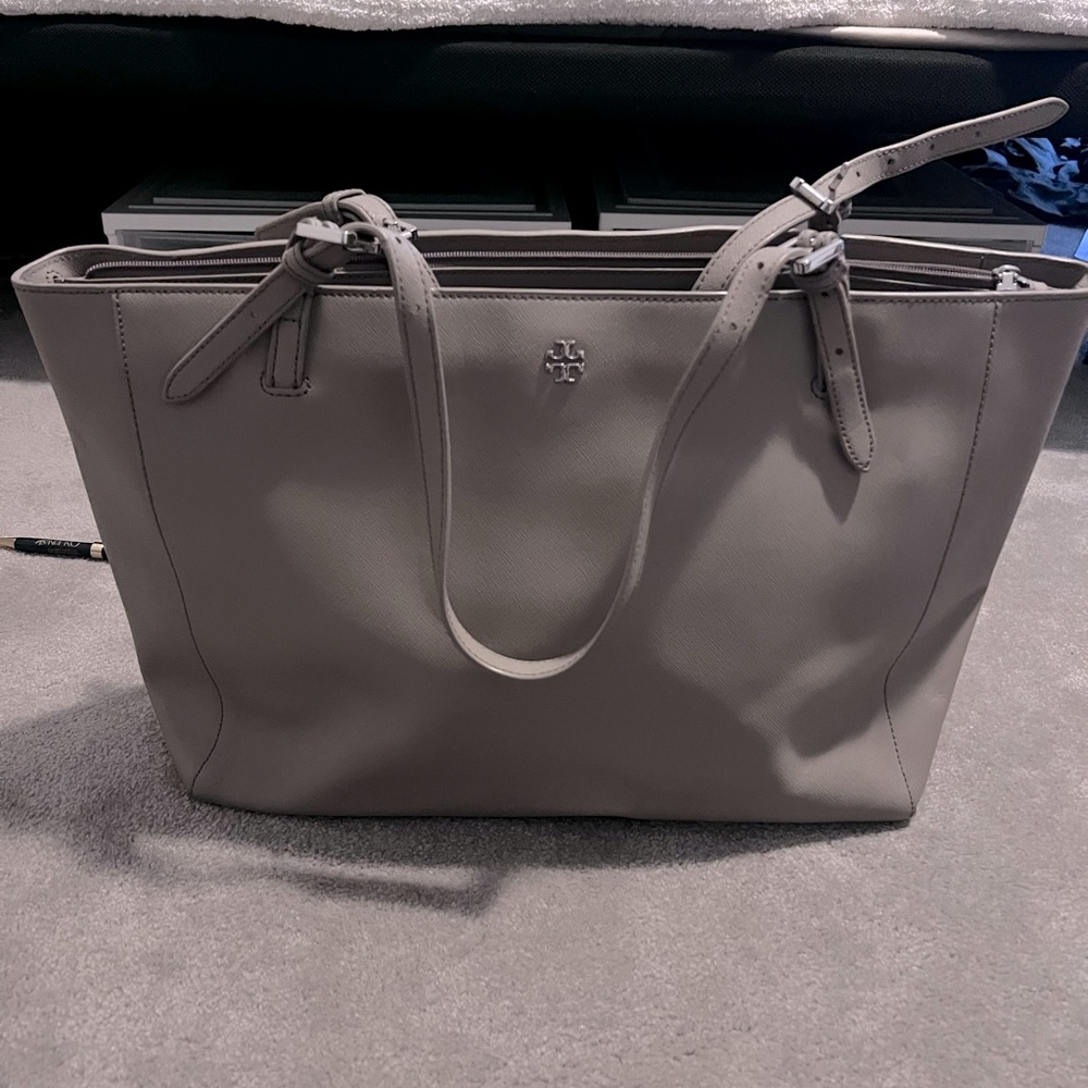 Tory Burch Robinson Laptop Shoulder Bag